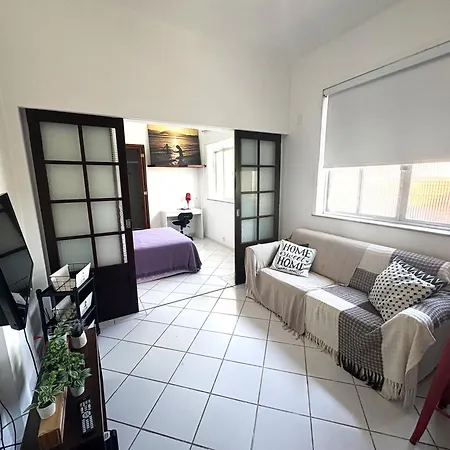 Studios confortáveis na URCA, perto Pão de Açucar, reformados, WI-FI, TV e ar condicionado SPLIT, pauloangerami MC301-3